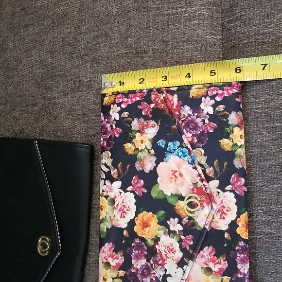 Set of 2 Minicci clutch purses. Black & pink floral - Picture 13 of 14